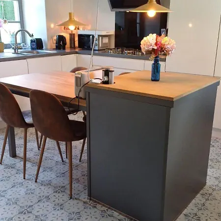 La Colline Aux Fees *